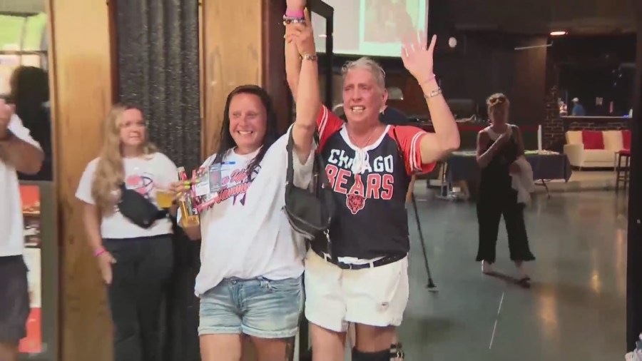 Family, friends come together to support veteran CPS teacher amid 5-year cancer battle [Video]
