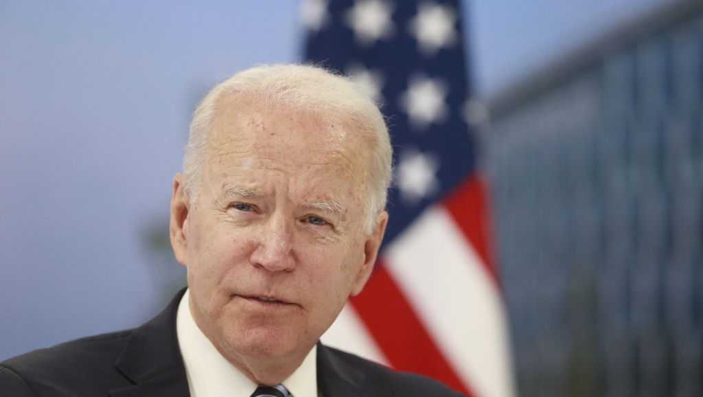 Biden pardons veterans convicted under now-repealed gay sex ban [Video]