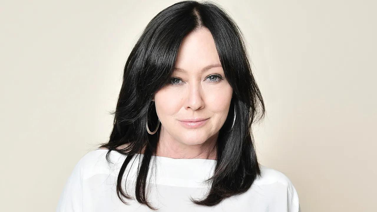 Shannen Doherty admits cancer makes dating difficult because she might have an expiration date [Video]