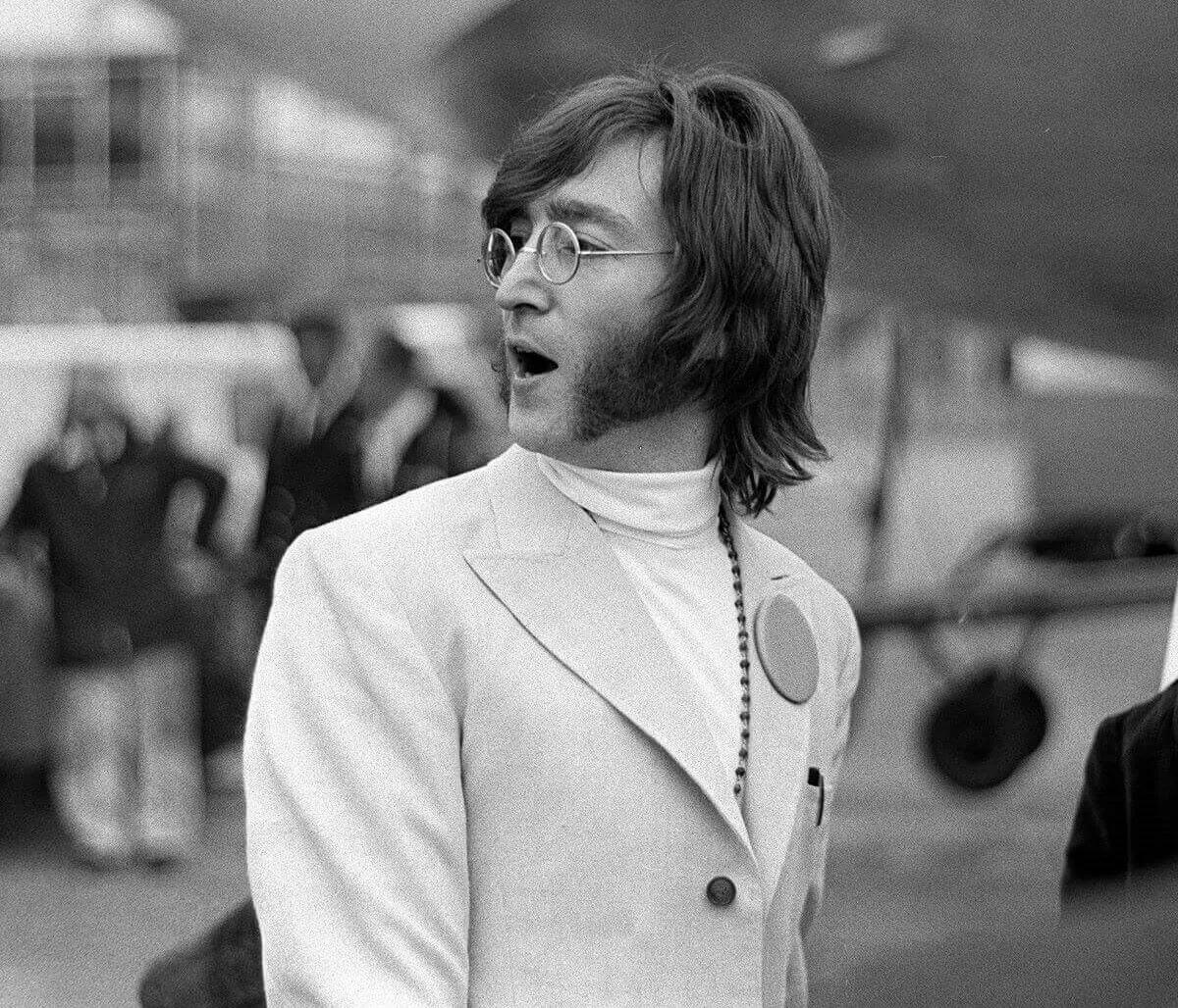 John Lennon Had a Dangerously Bad Let Down When The Beatles Were in India [Video]