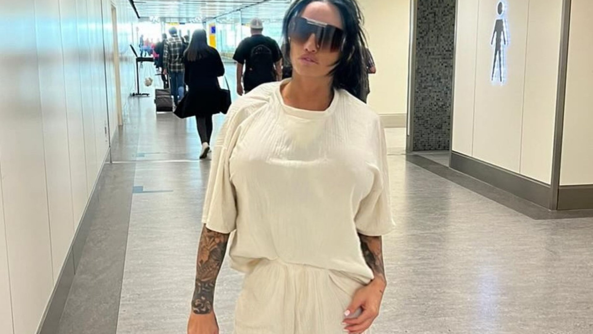 Katie Price shares airport snap as she jets to Dublin Pride on daughter Princess’s birthday 3 days after 17th boob job [Video]