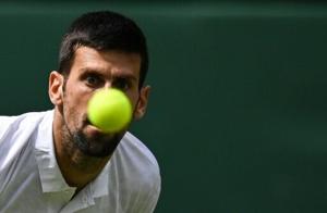 Djokovic battles to save legacy of Wimbledons golden generation [Video]