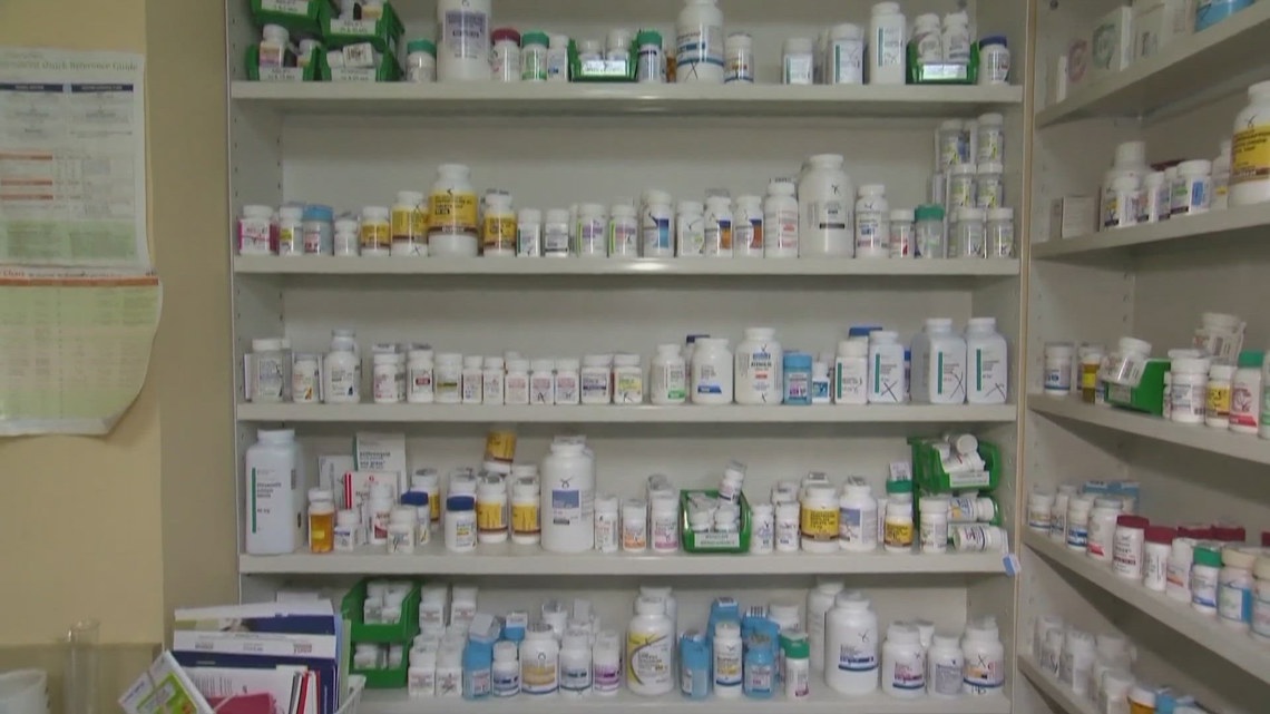 Pharmacists say more than 300 medecines are in short supply [Video]