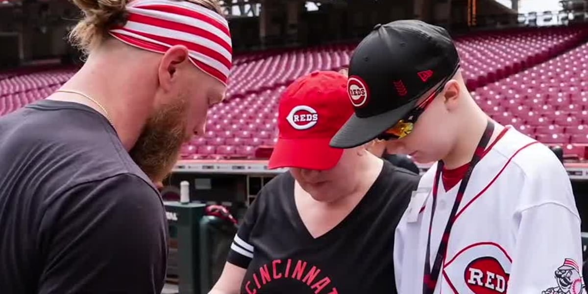 Loving the Game: Teen with cancer meets Reds stars while hoping to get back to baseball [Video]