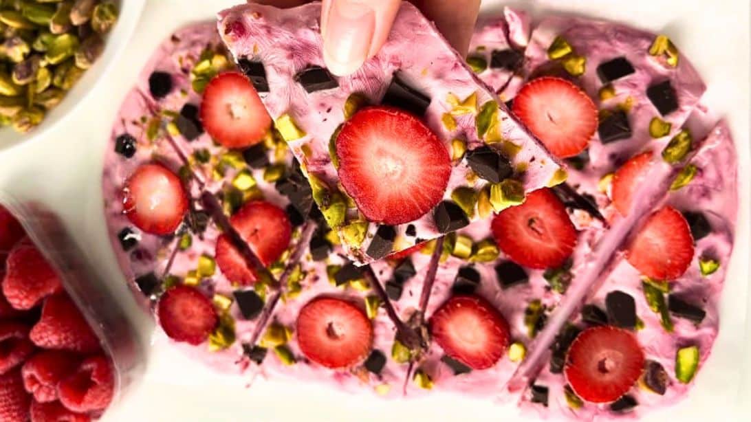 Berry Frozen Yogurt Bark [Video]
