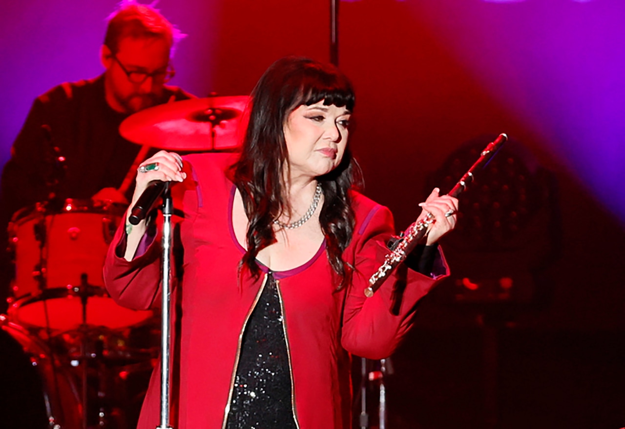 Ann Wilson announces cancer diagnosis: Cheap Trick to fill in for Heart as opener on Clevelands Journey, Def Leppard show [Video]