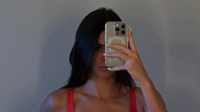 Kendall Jenners Red Alo Yoga Set Is Both Functional and Cute  See Photos [Video]
