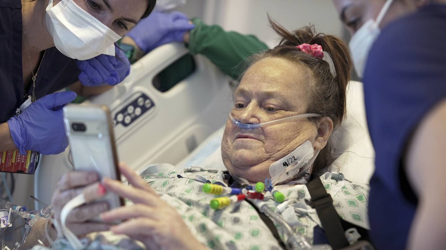 A woman who received a pig kidney transplant plus a heart pump has died  WSB-TV Channel 2 [Video]