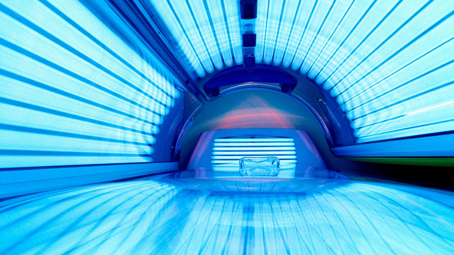 MichealMartin pledges outright banon sunbeds as new data reveals skin cancer surge & 13k Irish people diagnosed yearly [Video]